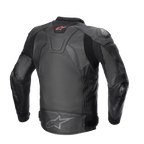 Blouson en cuir Alpinestars GP Plus V4, blouson de moto sport, Noir/Noir, vue arrière présentant un logo Astar rouge sur la nuque, un logo Astar gris au bas du dos, fabrication en cuir de bovin avec panneaux extensibles A-CS™ Plus