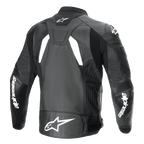 Alpinestars GP Plus R V4 Airflow Lederjacke, Rückansicht, Schwarz und Weiß, mit perforiertem Leder für Belüftung, weißen Alpinestars-Logos auf den Ärmeln und am unteren Rücken sowie integrierten Stretch-Paneelen für Performance-Riding.