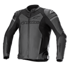 Alpinestars GP Force Airflow leren motorjas, motorracejas, zwart en donkergrijs, geperforeerde panelen voor ventilatie, externe DFS Lite schoudersliders, opvallende branding op de borst en mouwen, hoogwaardige leren constructie met verstelbare taillebanden