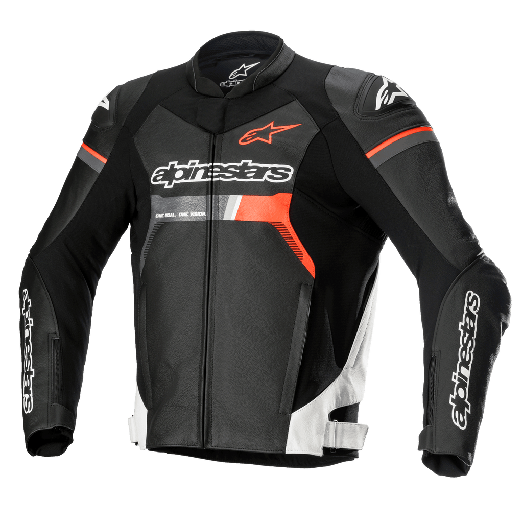 Alpinestars GP Force leren motorjas, racing motorjas, zwart met witte en rood fluo accenten, voorzien van opvallende Alpinestars-branding op de borst en mouwen, hoogwaardige runderleren constructie met DFS Lite schouderprotectoren, strak aerodynamisch silhouet