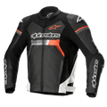 Alpinestars GP Force leren motorjas, racing motorjas, zwart met witte en rood fluo accenten, voorzien van opvallende Alpinestars-branding op de borst en mouwen, hoogwaardige runderleren constructie met DFS Lite schouderprotectoren, strak aerodynamisch silhouet