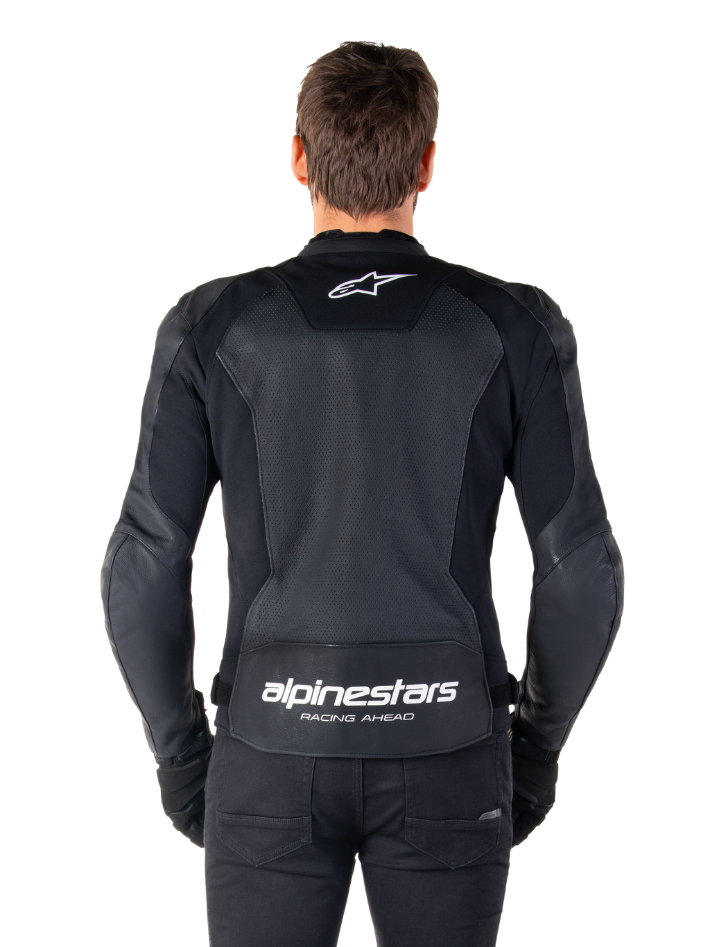Veste en cuir Alpinestars Faster V3 Airflow, noir et blanc, vue arrière d'un pilote montrant le panneau dorsal en cuir perforé pour la ventilation, logo Alpinestars blanc sur le haut du dos et marquage « RACING AHEAD » sur le bas du dos, équipement de moto à coupe sportive.