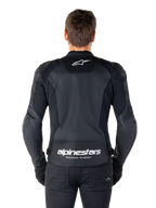 Veste en cuir Alpinestars Faster V3 Airflow, noir et blanc, vue arrière d'un pilote montrant le panneau dorsal en cuir perforé pour la ventilation, logo Alpinestars blanc sur le haut du dos et marquage « RACING AHEAD » sur le bas du dos, équipement de moto à coupe sportive.