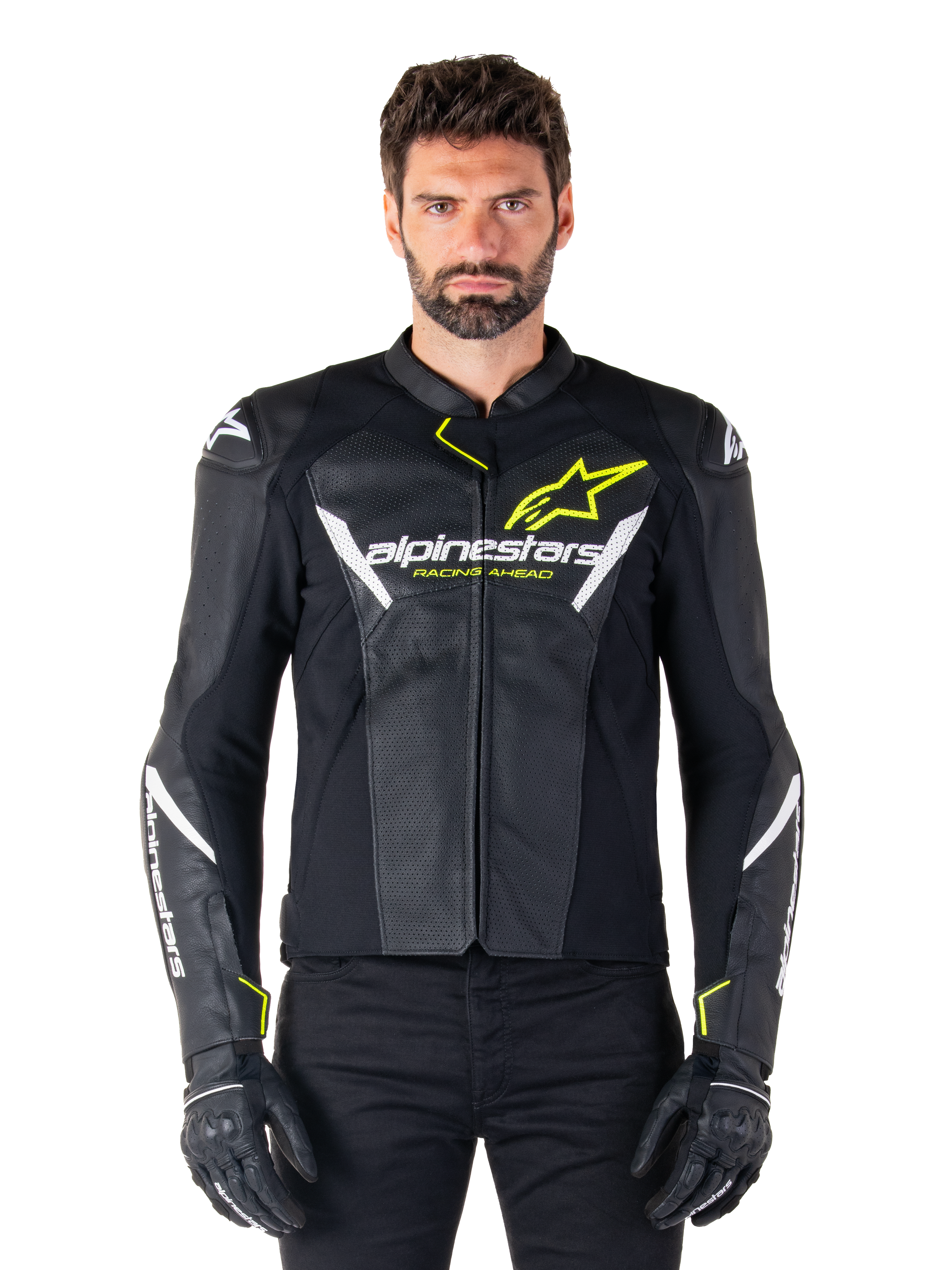 Veste en cuir Alpinestars Faster V3 Airflow, noir, blanc et jaune fluo, portée par un mannequin homme avec des gants noirs assortis, dotée de panneaux en cuir perforé pour la ventilation et d'un logo Alpinestars distinctif sur la poitrine, équipement de moto sportive