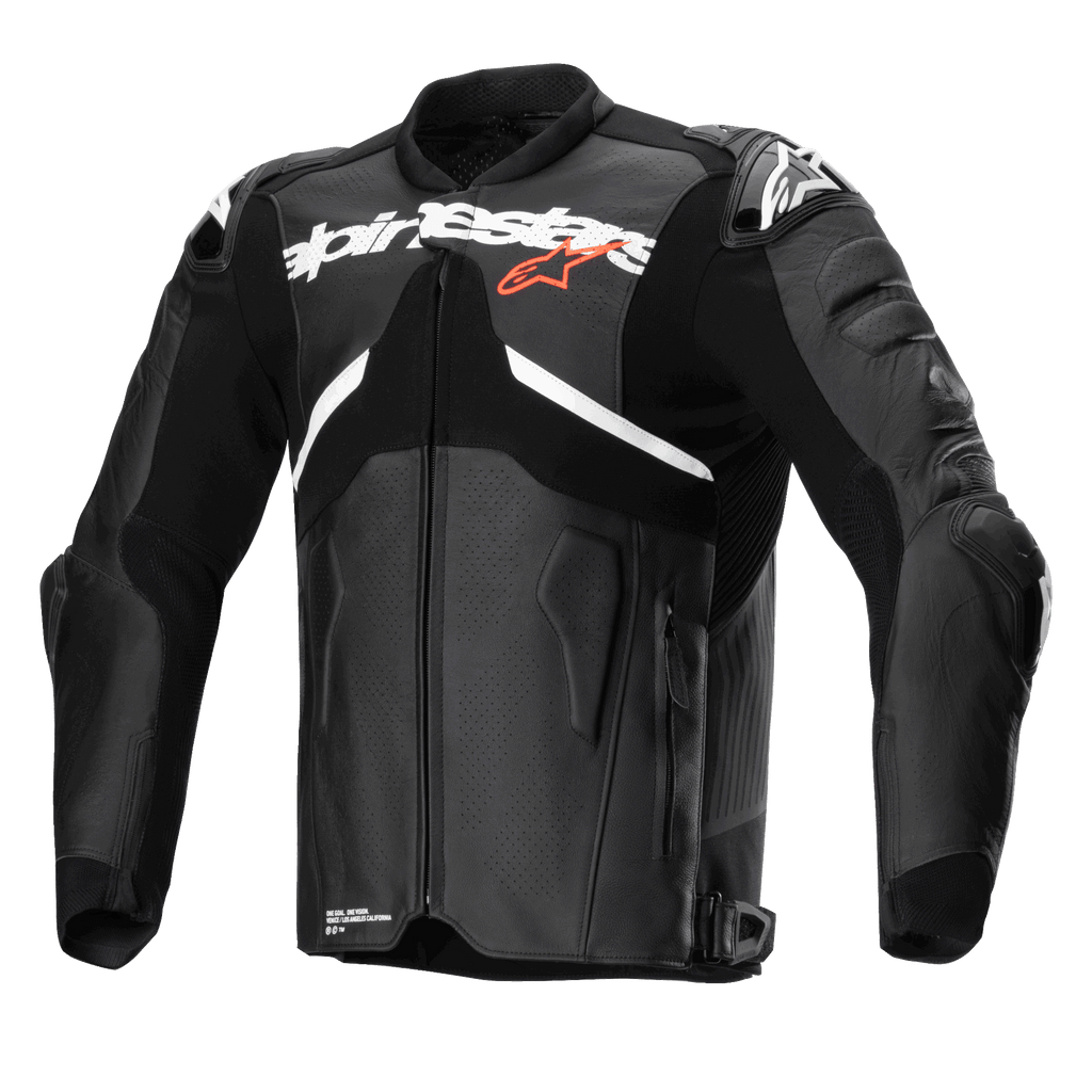 Alpinestars Atem V5 Leren Jas, zwart en wit, professionele motorracejas, voorzien van een groot wit Alpinestars-logo over de borst met een kleine rode ster, geperforeerde leren panelen, geïntegreerde DFS RR-schouderbeschermers en een gestroomlijnd aerodynamisch ontwerp voor sportmotorrijden.