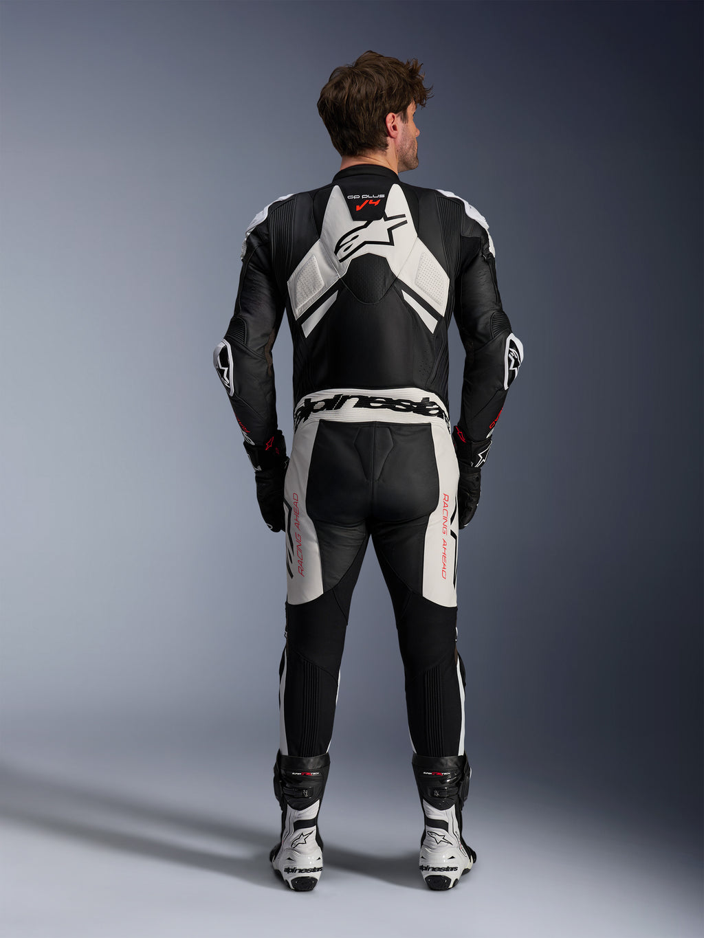 Alpinestars GP Plus V4 Sprint, combinaison en cuir homme noire et blanche avec rouge fluo et bosse aérodynamique.