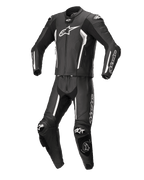 Alpinestars Missile V2 2-delig leren pak, zwart en wit, professioneel motorracepak, hoogwaardige leren constructie met witte accenten en logo's, voorzien van beschermende protectoren en kniesliders, strak aerodynamisch ontwerp