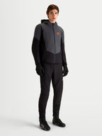 Alpinestars Aeroshell WP jas, heren motorjas, zwart en donkergrijs, CE-gecertificeerde bescherming en adaptieve stretch, gedragen door een model