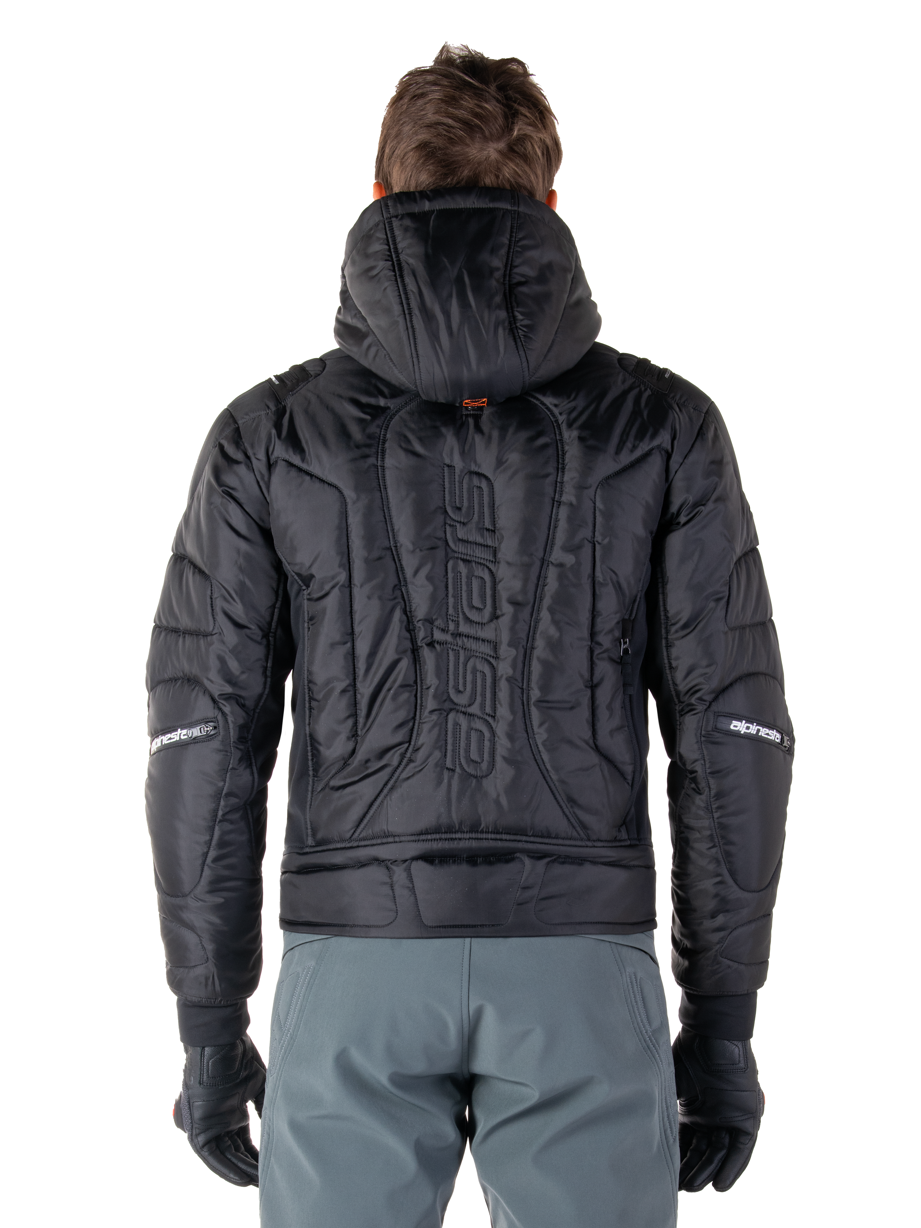 Alpinestars Mohobbs Waterproof jas, zwart, achteraanzicht met gewatteerde gevoerde constructie, verticaal 'astars' woordmerk op de rug, capuchon omhoog, eigentijdse moto streetwear stijl