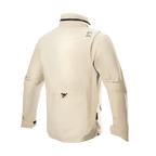 Alpinestars MO.ST.EQ Field Waterproof Primaloft jas, motorjas, Sand Military, achteraanzicht met een hoge kraag met opvouwbare capuchon, mouwvolumeregelaars en een lichtgewicht ripstop-constructie in een eigentijdse field jacket-stijl
