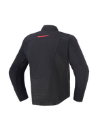 Alpinestars SMX Waterproof Jacke, Schwarz, Rückansicht mit rotem Alpinestars-Logo auf dem oberen Rücken, verlängerter Saum am Rücken für mehr Abdeckung, Textil- und Softshell-Paneele, schützende Motorradausrüstung für Straßen- und Sportfahrten.
