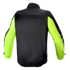 Housse de pluie pour veste Alpinestars Bogotá Pro Drystar®, vue arrière, noire avec manches jaune fluorescent, construction imperméable légère pour une haute visibilité et une protection contre les intempéries