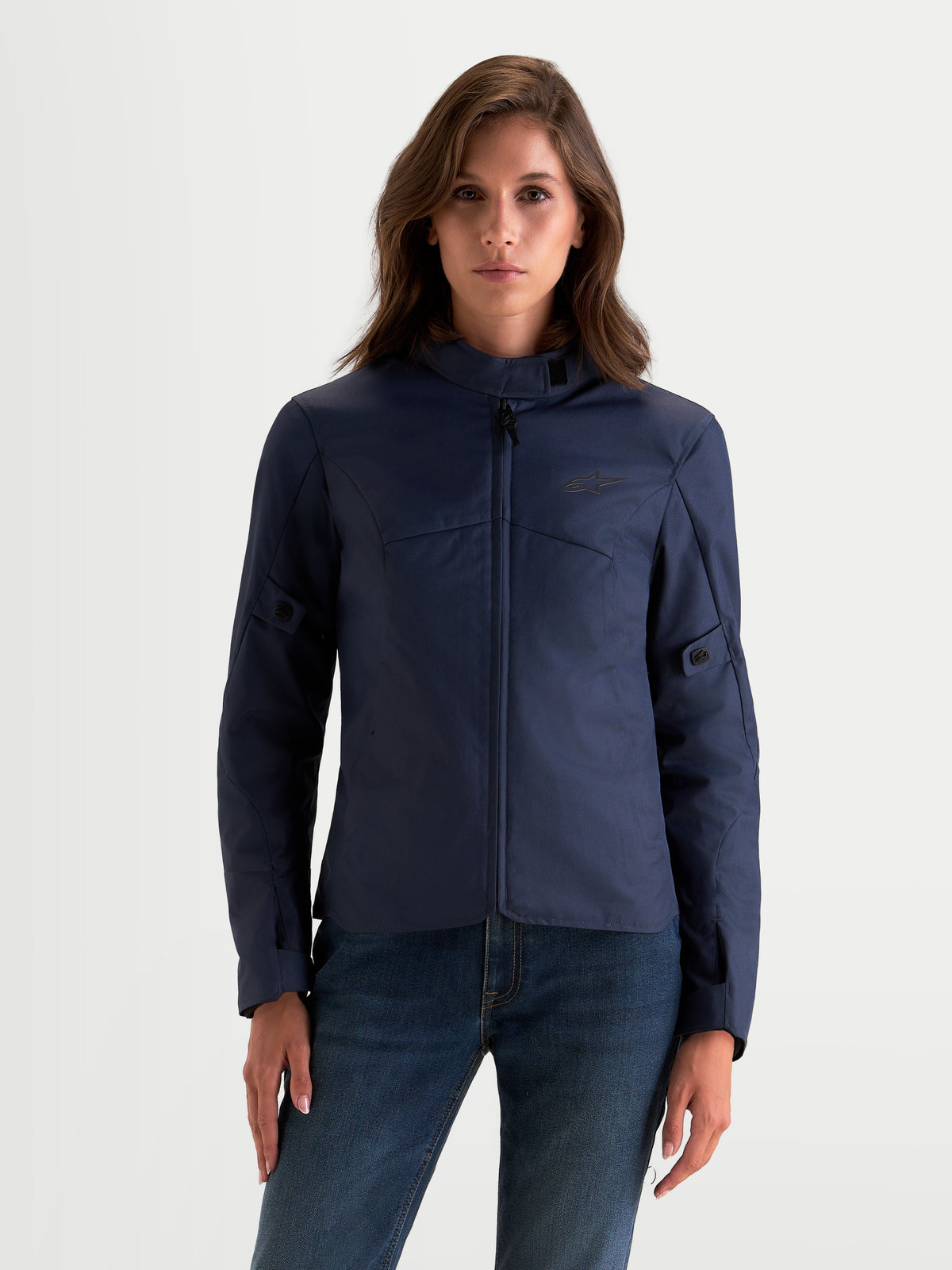 Alpinestars Stella C-1 Waterproof Jas, dames-motorjas in mood indigo blauw, vooraanzicht op model in waterdichte textiel-motorkleding