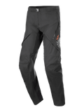 Alpinestars AMT-8 Stretch Drystar® XF broek, textiele motorbroek, zwart, gespsluiting in de taille, dijbeenzakken met ritssluiting en oranje logo, verstevigde kniepanelen, ergonomisch voorgevormd ontwerp voor adventure touring