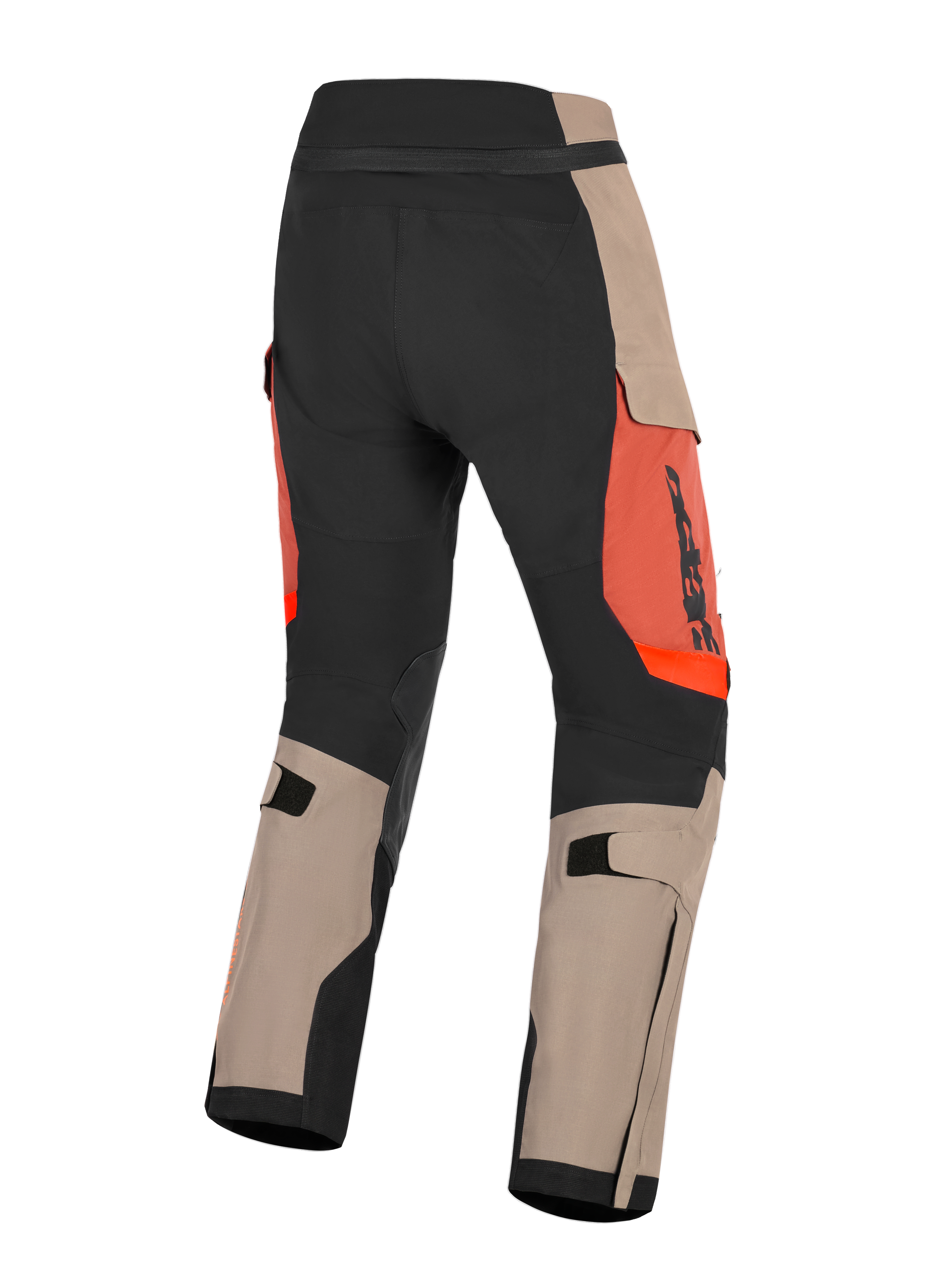 Alpinestars Halo Pro Drystar® XF Gelamineerde Broek, Walnut Rust en Zwart, achteraanzicht van adventure motorbroek, met walnut tan en zwarte panelen met rust oranje accenten, verstelbare kuitbanden en duurzame constructie voor rijden op alle terreinen.