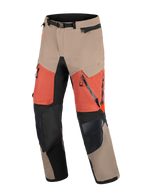 Alpinestars Halo Pro Drystar® XF Gelamineerde Broek, adventure motorbroek, Walnut Rust Black, met beige en oranje panelen en zwarte knieverstevigingen, grote dijventilatieopeningen met rits en verstelbare taille met magnetische gesp