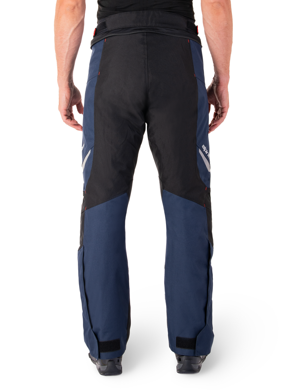 Alpinestars St-1 Waterproof Pants, pantalon de touring moto, bleu foncé et noir avec accents rouge vif, vue arrière, design touring épuré avec construction en textile durable, marquage réfléchissant et fermetures de chevilles réglables.