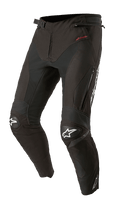 Pantalon Alpinestars T-SP R Drystar, pantalon de moto sport-touring en textile noir, doté de genouillères renforcées avec logos étoiles blancs, marquage Drystar rouge sur la hanche, ventilations zippées sur les cuisses et taille à boucle ajustable, conçu avec une coupe articulée inspirée de la course