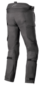 Alpinestars Bogota' Pro Drystar® 4 Seasons Hose - Lang, schwarze Textil-Motorradhose, Rückansicht mit Fokus auf verstellbare Taillen- und Wadenriemen, ergonomische Passform für Adventure-Riding