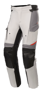 Alpinestars Andes V3 Drystar® Hose, Motorrad-Adventure-Tourenhose, Eisgrau und Dunkelgrau mit schwarzen Akzenten, verstärkte Kniepaneele, Taschen im Cargo-Stil, verstellbarer Taillengurt, strapazierfähiges Textilmaterial mit roten Details