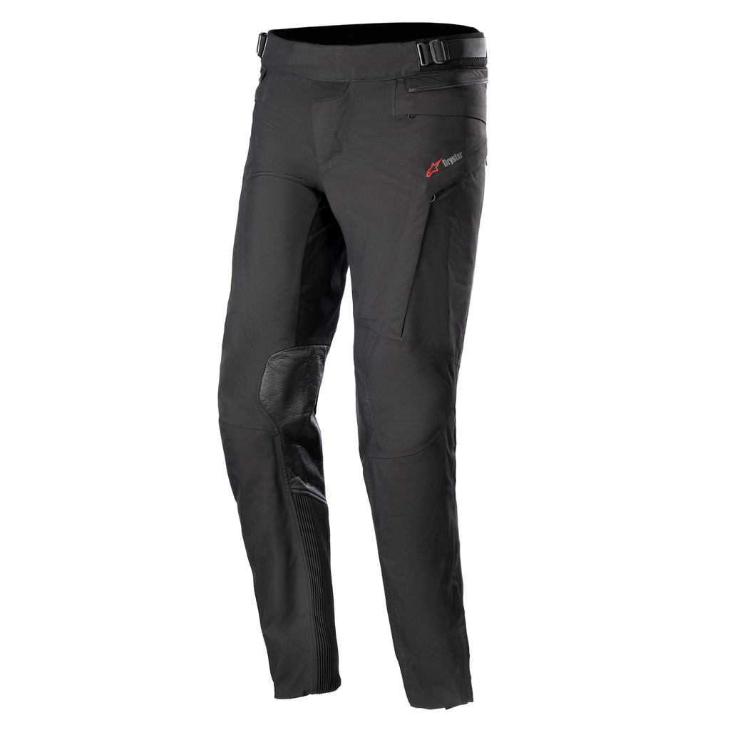 Alpinestars AMT-10 Drystar® XF Hose, Motorrad-Tourenhose, Schwarz, mit rotem Logo an der Hüfte, verstärkten Kniepaneelen, Akkordeon-Stretch an den Unterschenkeln, verstellbarem Bund und Reißverschlusstaschen, technisches Textildesign für Adventure-Fahrten