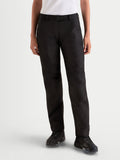 Alpinestars Stella C-1 Waterproof broek, zwarte dames motorbroek voor stedelijk gebruik, rechte textielconstructie met ergonomisch kniegedeelte, gedragen door een model