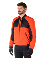 Parka imperméable Alpinestars Mootant en Orange Épicé et Noir, veste de moto modulaire présentée dans sa configuration blouson aviateur, dotée d'empiècements en maille noire et textile orange, équipement de conduite urbain contemporain porté avec des gants noirs