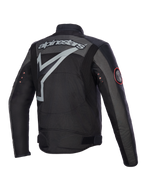 Veste Alpinestars Axton, veste de moto, noir anthracite rouge tangerine, vue de dos montrant le grand logo gris enveloppant et le lettrage, panneaux accordéon aux épaules et œillets métalliques vintage sur les manches, conception en textile et cuir.