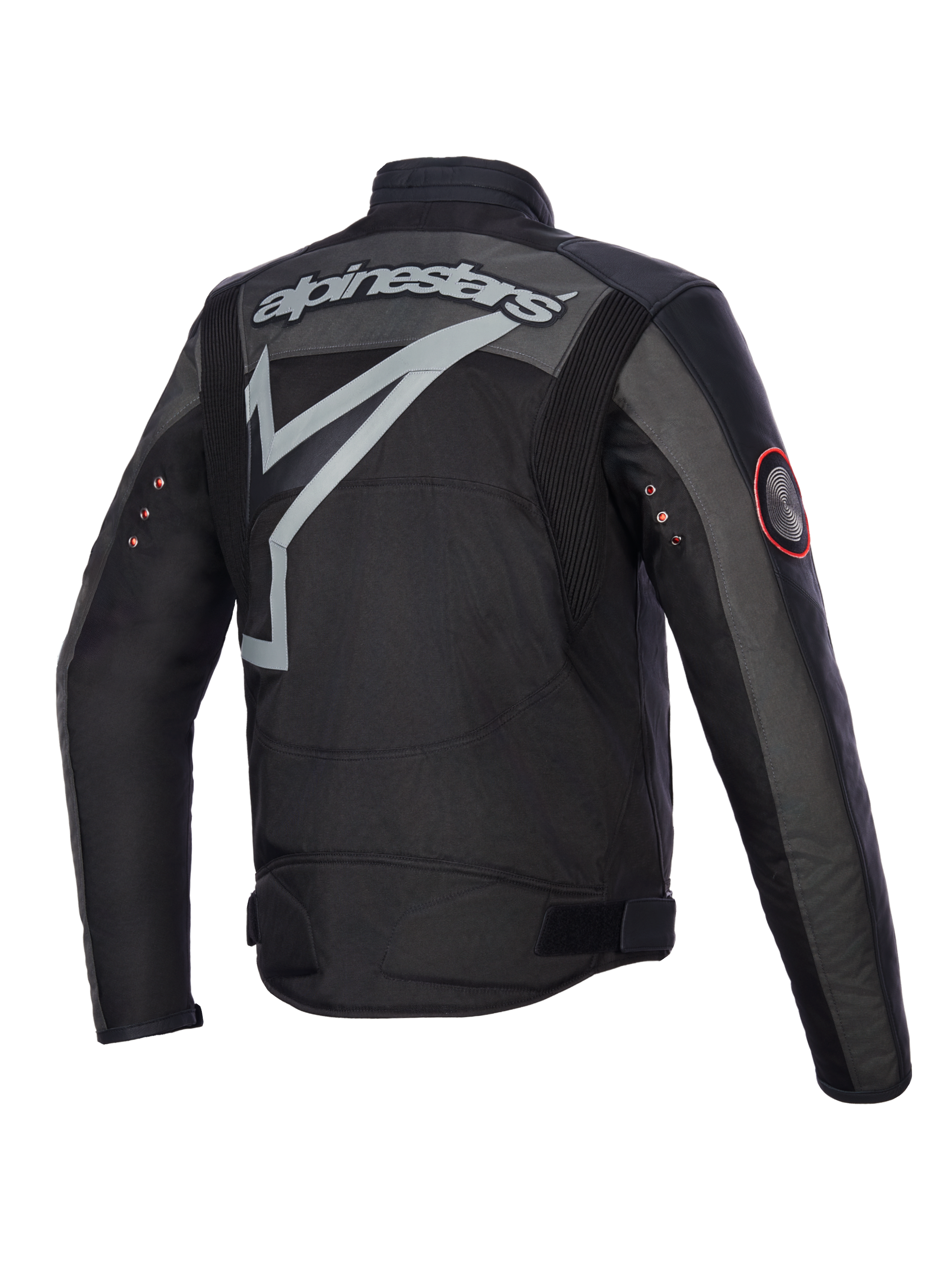 Veste Alpinestars Axton, veste de moto, noir anthracite rouge tangerine, vue de dos montrant le grand logo gris enveloppant et le lettrage, panneaux accordéon aux épaules et œillets métalliques vintage sur les manches, conception en textile et cuir.