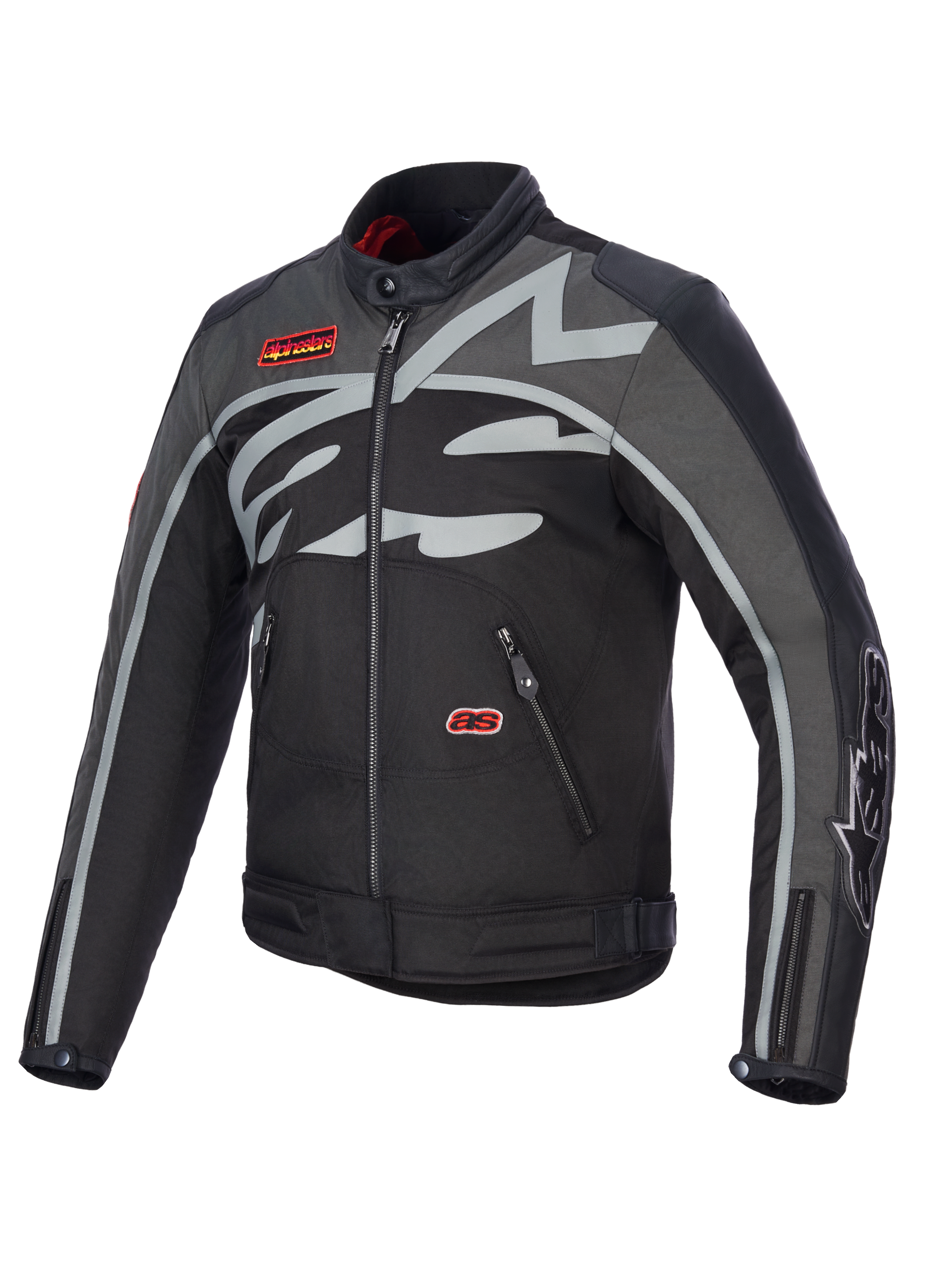 Veste Alpinestars Axton, veste de moto, noir anthracite rouge tangerine, avec un grand logo gris enveloppant sur la poitrine, des écussons rouges de la marque, construction en textile et cuir, design d'inspiration racing vintage pour la conduite urbaine et sur route