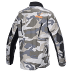 Alpinestars Venture XT Jas, Mojave Camo Orange Fluo, achteraanzicht met grijs en wit camouflagepatroon, oranje ASTARS-logo op de bovenrug, zwarte ventilatieritsen en versterkte armpanelen, adventure touring motorjas