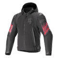 Alpinestars Zaca Air Venom WP Jacket, textiele motorjas, zwart en felrood, rode gradiënt graphics op de mouwen, verticaal ASTARS-logo op de borst, ontwerp met capuchon en mesh-constructie voor ventilatie, sportieve motorkleding