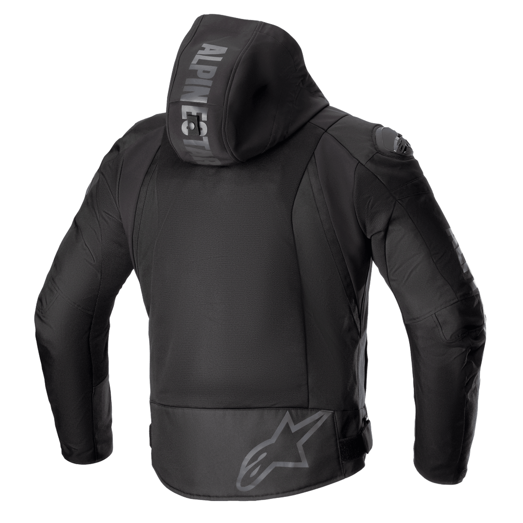 Alpinestars Zaca Air Jacket, veste de moto textile, noire, vue arrière avec de grands panneaux de ventilation en maille 3D, capuche amovible avec marquage Alpinestars, logo étoile gris sur le bas du dos, équipement de protection avec curseurs d'épaule DFS Lite