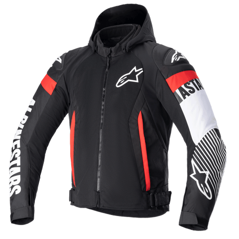 Alpinestars Zaca Air Jacket, veste de moto en textile noir avec accents rouge et blanc fluo, capuche amovible, panneaux en maille 3D pour la ventilation, logo Alpinestars blanc sur les manches, logo étoile sur la poitrine et sangles de réglage à la taille