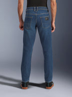 Alpinestars Flex-AST 5 Denim broek, urban motorjeans, Indigo Washed blauw, achteraanzicht met toelopende pasvorm en achterzakken met merkpatch, casual street styling