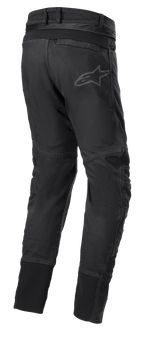 Alpinestars SP Pro Pants, technische motor sportbroek in het zwart, achteraanzicht met verbindingsrits in de taille, RIDEKNIT® stretch-inzetstukken op de rugpas en de kuiten, subtiele logo's.