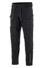 Alpinestars Juggernaut Waterproof Hose, Motorradhose, Schwarz, Softshell-Konstruktion mit wasserdichter Membran, Belüftungsöffnungen am Oberschenkel, Cargo-Taschen mit Reißverschluss, elastischer Bund mit Kordelzug und Knöchelbündchen, urbane Straßenfahrausrüstung