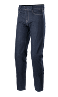Alpinestars Sektor Regular Fit Denim Pants, jean de moto bleu moyen, pantalon de conduite technique avec surpiqûres blanches contrastantes, conception à cinq poches, passants de ceinture et coupe à jambe fuselée en denim extensible