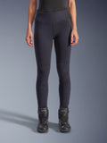 Alpinestars Stella Flex-Ast legging, dames motorlegging, zwart, hoge taille met gearticuleerde kniepanelen en gevormde naden, gedragen door model met zwarte motorlaarzen, urban performance motorkleding
