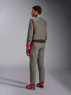 Alpinestars GP Race V3 Suit FIA, combinaison de course Anthracite Red, vue arrière du mannequin portant la combinaison double couche, accents rouges sur les épaules et les jambes, associée à des gants et des bottes assortis, équipement de course automobile professionnel