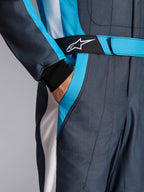 Alpinestars GP Pro Comp V2, combinaison de course automobile pour homme, gris asphalte et bleu cyan, ceinture avec logo et poche latérale, certifiée FIA