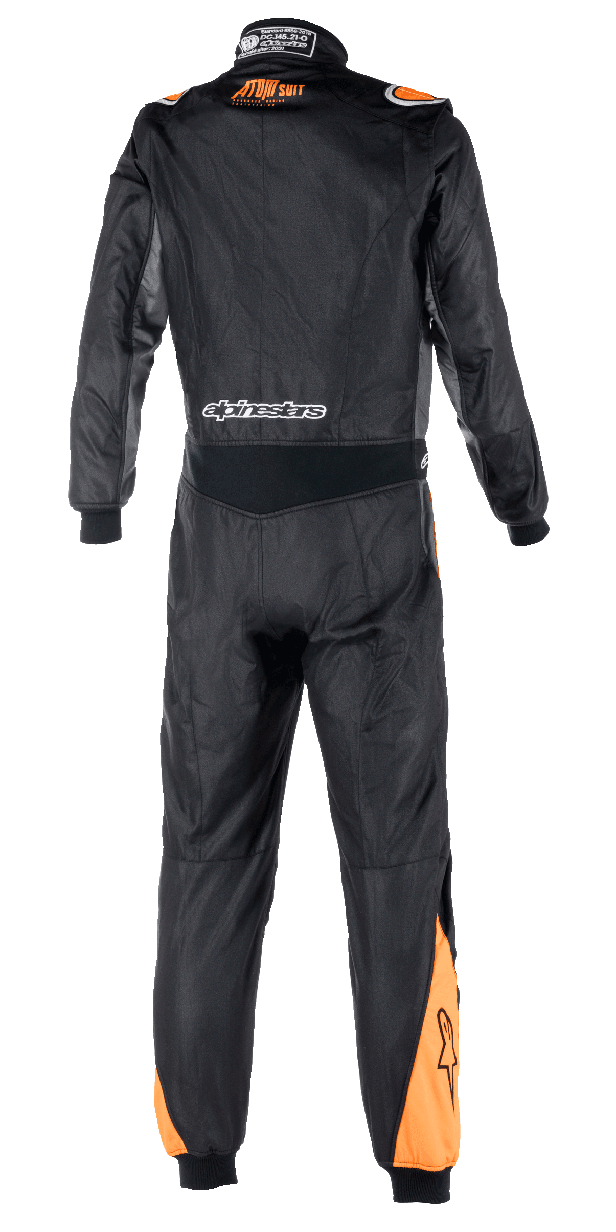Alpinestars Atom FIA Graphic Suit, achteraanzicht van een eendelig autoracepak, zwart en antraciet met Orange Fluo accenten op de schouders en kuiten, voorzien van FIA-certificeringsdetails op de kraag en Alpinestars-branding op de onderrug.
