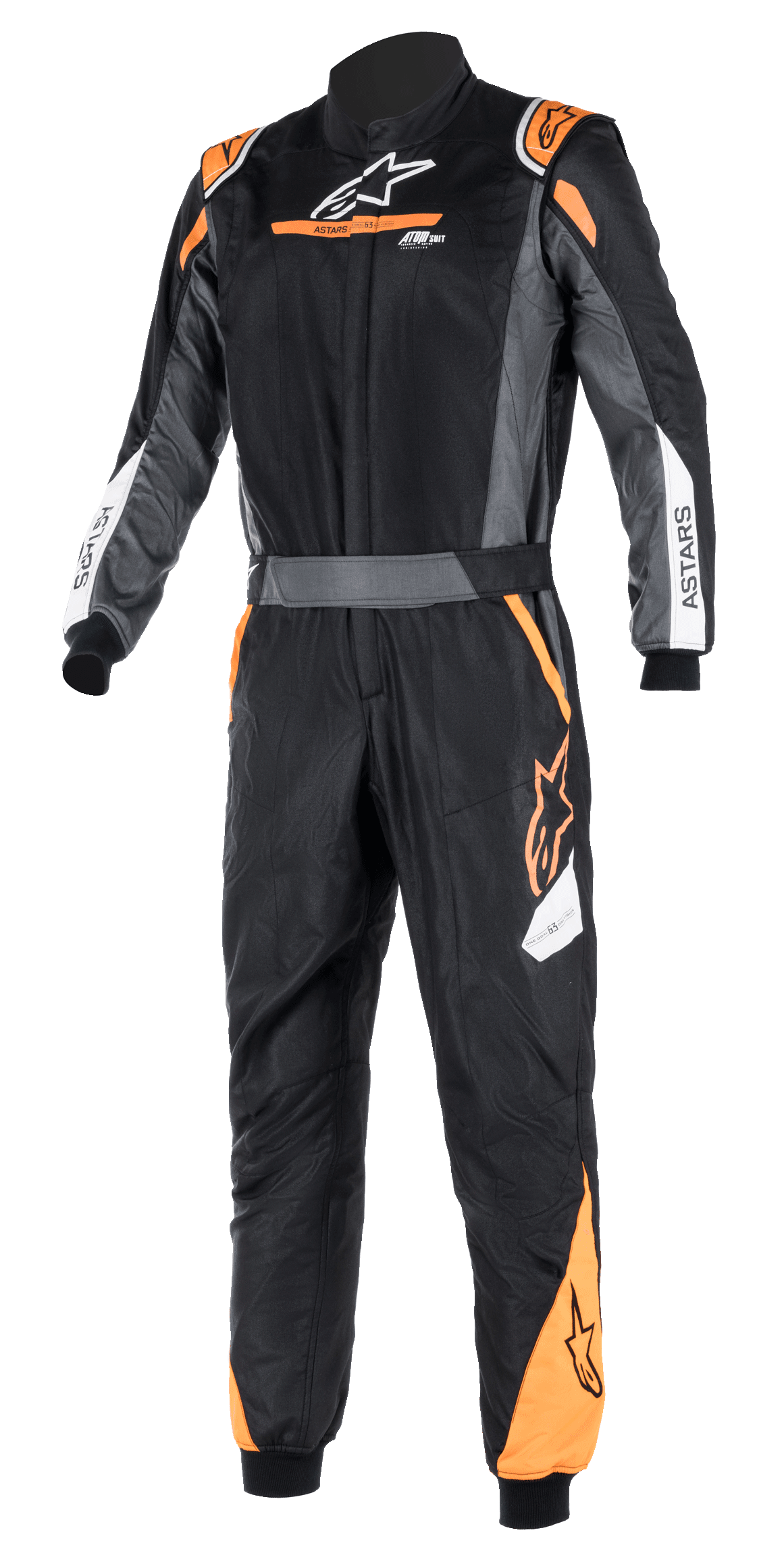 Alpinestars Atom FIA Graphic Suit, noir et anthracite avec des accents orange fluo, combinaison de course automobile monopièce certifiée FIA, col haut, logos ASTARS sur les manches, équipement professionnel pour le sport automobile et la compétition sur piste