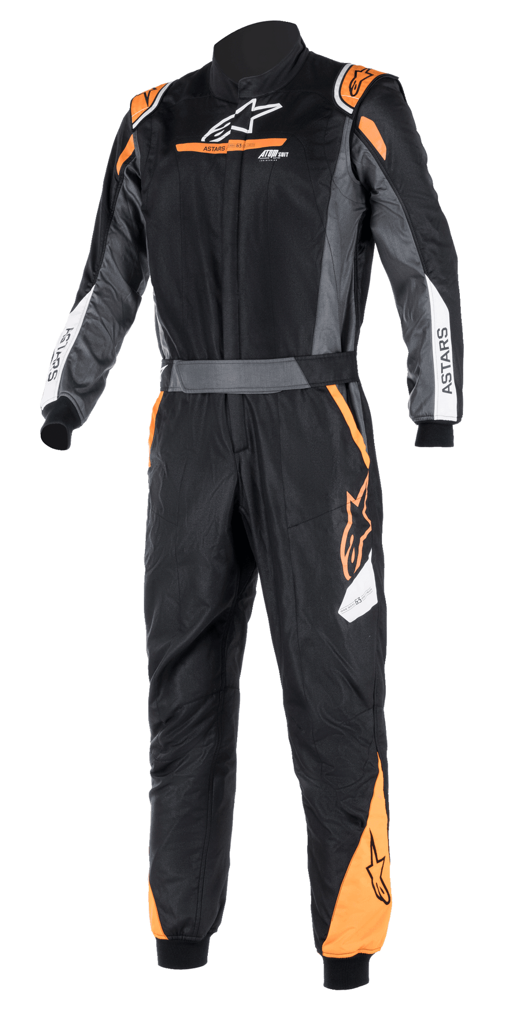 Alpinestars Atom FIA Graphic Suit, zwart en antraciet met oranje fluo accenten, eendelig FIA-gecertificeerd autoracepak, hoge kraag, ASTARS-branding op de mouwen, professionele uitrusting voor autosport en circuitcompetitie