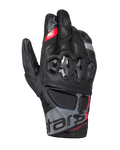 Gants Alpinestars Belize V3 Drystar, gants de moto adventure à manchette courte, noirs avec des détails rouges et gris, dotés d'une protection de jointures rigide à motif hexagonal, de panneaux en cuir perforé et du marquage « ADVENTURE » au poignet.