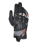 Alpinestars Corozal V3 Drystar® handschoenen, adventure motorhandschoenen, zwart met donkergrijze en fluorescerend rode accenten, bovenaanzicht met leer beklede SP-knokkelbescherming, textiel en leren chassis en kort manchetontwerp, waterdichte adventure-rijuitrusting