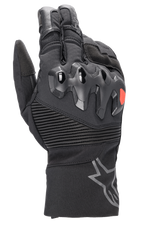Gants Alpinestars Bogota Drystar XF, gants de moto touring pleine longueur, noirs avec un accent de logo rouge, dotés d'une protection des articulations sur-injectée, de panneaux de poignet extensibles nervurés et d'une manchette longue avec un logo étoile gris.
