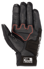Alpinestars Honda SMX Z Drystar® handschoen, motorhandschoen met kort manchet, zwart met felrode geometrische stiksels op de handpalm, geitenlederen constructie met suède versterkingen, voorzien van touchscreen-compatibele vingertoppen en Alpinestars Protects-logo op de manchet.