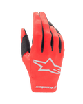 Alpinestars Youth 2024 Radar Handschuhe, Motocross-Handschuhe, Mars-Rot und Silber, Handrückenansicht mit weißem Stern-Logo und Schriftzug auf der Manschette, leichtes Stretch-Gewebe mit schwarzen Fingerakzenten, strapazierfähige Offroad-Rennausrüstung für Jugendliche