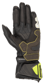 Alpinestars GP Tech V2 Handschoenen, zwart en fluogeel, zijaanzicht van de handpalm met kangoeroelederen constructie, versterkte grippanelen met gele stiksels, ergonomische manchet met fluogele beschermers en 'SAFE RETENTION' strap, professionele motorrace-uitrusting